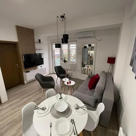 R Lux Akva Park * Ягодина